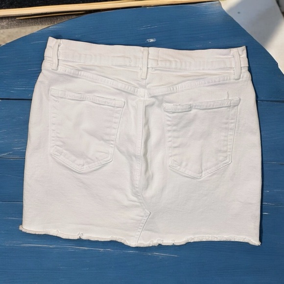 Frame Denim ‘Le Mini Jean Skirt’ in “Blanc” With Raw Split Hem Detail Size 28 - Picture 14 of 16